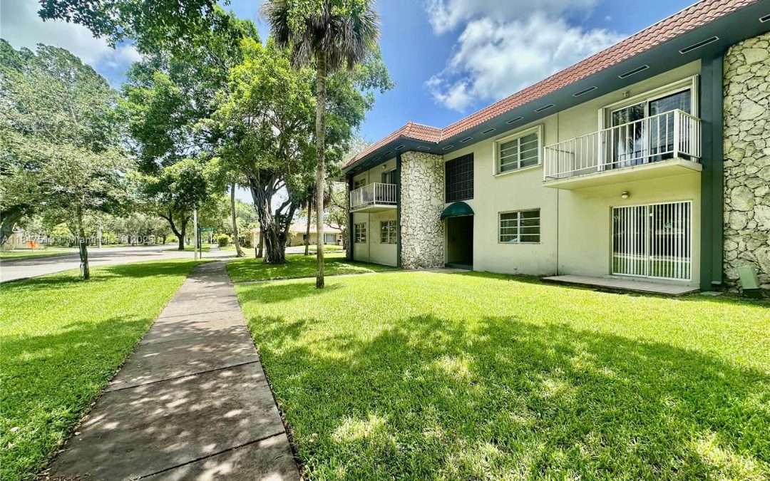 Active | 6530 Lake Patricia Dr #E13, Miami Lakes, FL 33014-3001